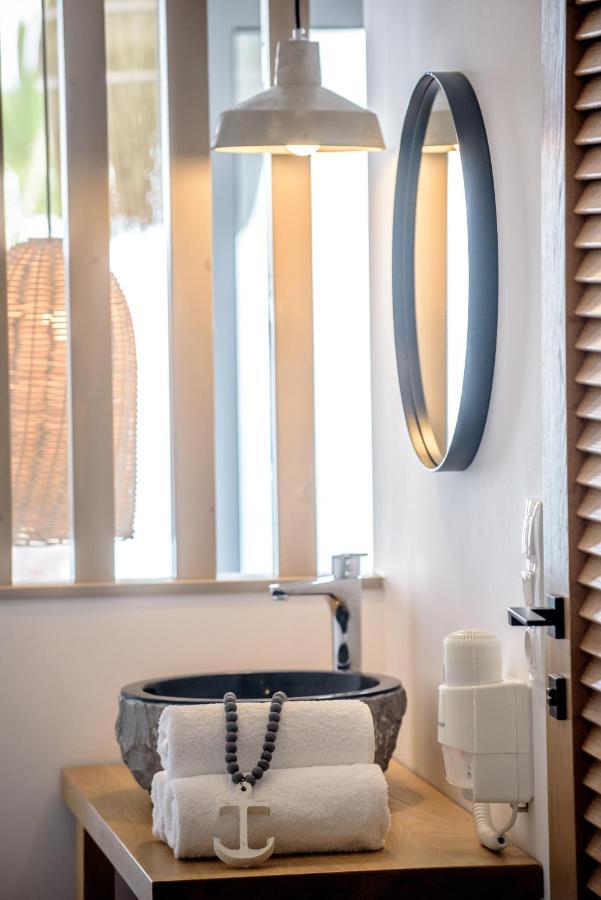 Laia Seafront Luxury Apartments อาเยีย เปลาเยีย ภายนอก รูปภาพ