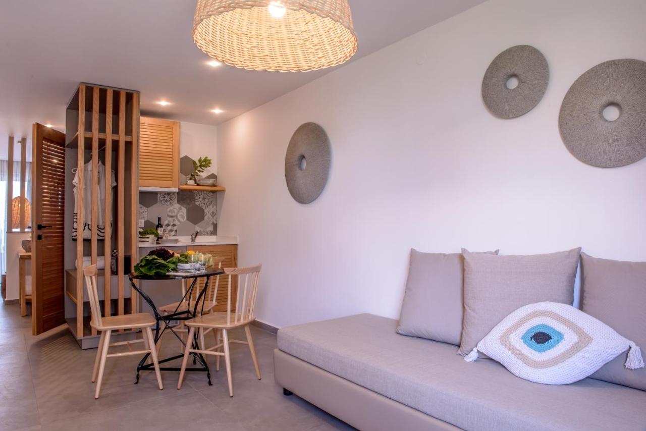 Laia Seafront Luxury Apartments อาเยีย เปลาเยีย ภายนอก รูปภาพ