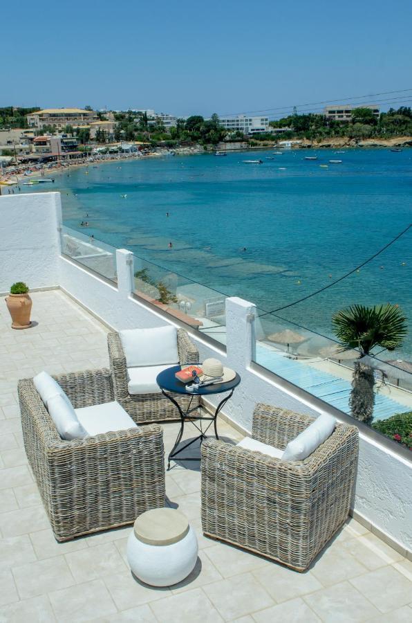 Laia Seafront Luxury Apartments อาเยีย เปลาเยีย ภายนอก รูปภาพ