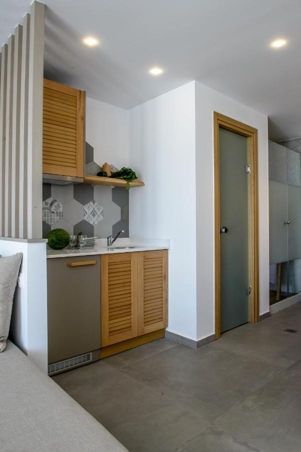 Laia Seafront Luxury Apartments อาเยีย เปลาเยีย ภายนอก รูปภาพ